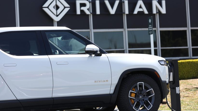 rivian-hits-new-low,-stock-plunges-nearly-20%-as-early-investors-offload-shares-in-‘jittery-market’